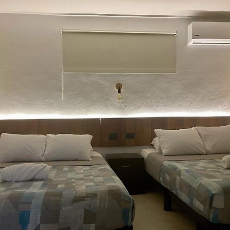 Moloch Hostel & Suites Канкун Екстериор снимка